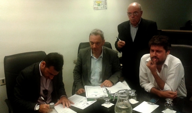 Aprobados todos los contratos tratados