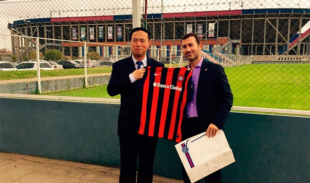 China mira para Boedo