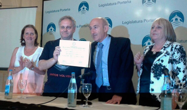 Emotivo homenaje de la Legislatura