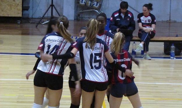 Firmes en la pelea por el título