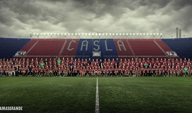 La foto del plantel se hizo con hinchas