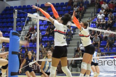 Las chicas se hicieron fuertes en casa