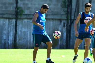 Esperando a Paranaense