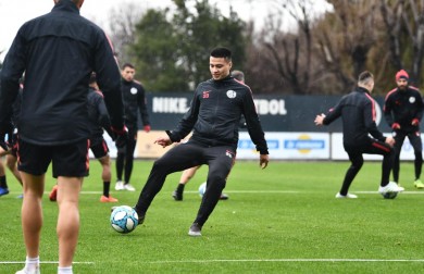 Fútbol bajo la lluvia