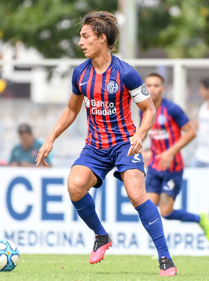 Gattoni renovó hasta 2023
