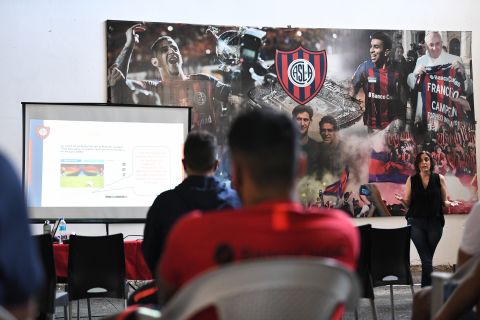 Los planteles de fútbol recibieron una capacitación de Género
