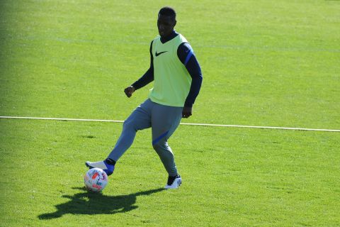 Con Zapata a la par del grupo