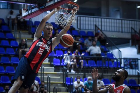 El Ciclón no se detiene