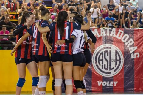 LAS MANOS DE TODAS LAS CUERVAS ARRIBA