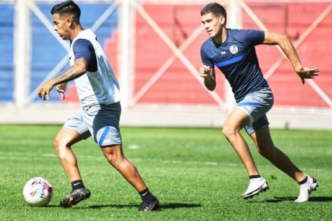 PRÁCTICA DE FÚTBOL EN EL BIDEGAIN