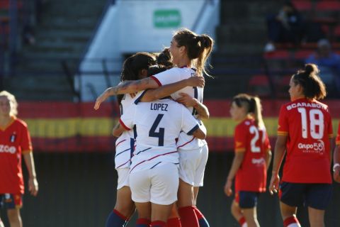 Golearon las Santitas