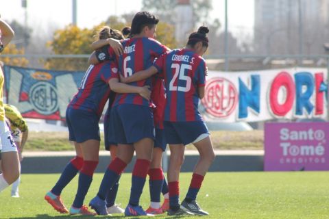 Golearon las Santitas