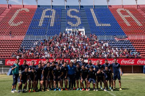 Acá esta tu hinchada, acá está tu gente