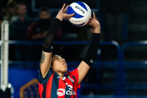 Con la frente en alto