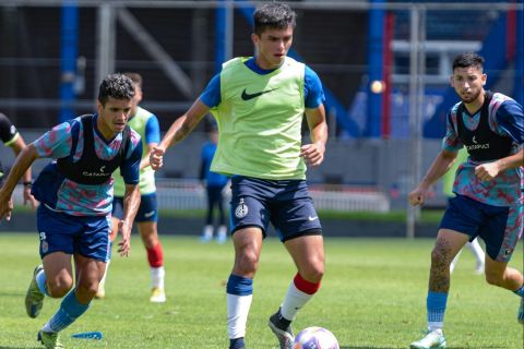 Los pibes salieron a la cancha
