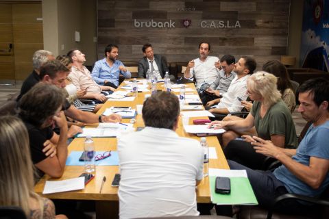 Una reunión de CD con temas claves
