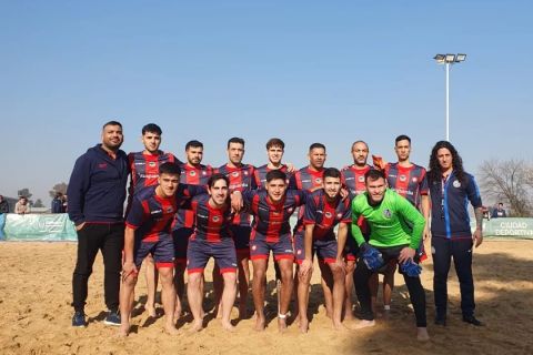 El Fútbol Playa ganó su primer clásico