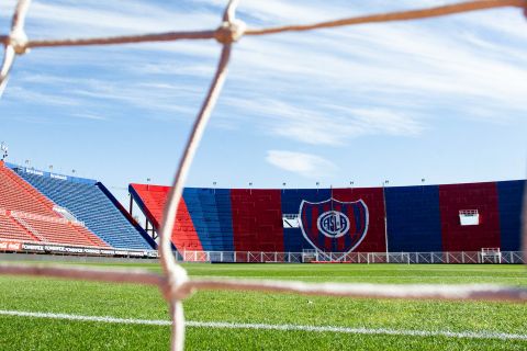 ¡Vení al partido con el Decano!