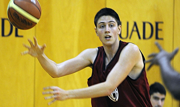 Campus gratuito de básquetbol