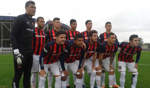 Cayó pero sigue arriba