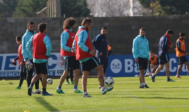 Con la cabeza en el debut