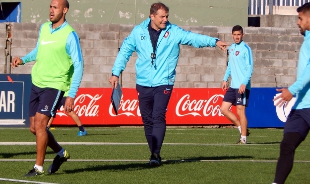 Con la cabeza en la copa