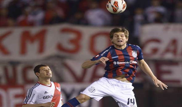 Con la frente en alto