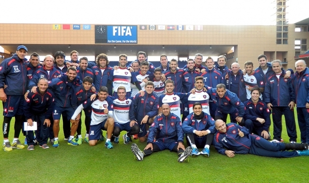 El plantel reconoció el campo de juego