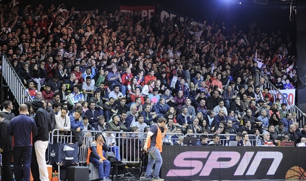 El domingo también alentá al Básquet