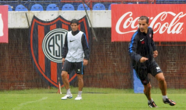 El plantel entrenó bajo la lluvia y quedó concentrado
