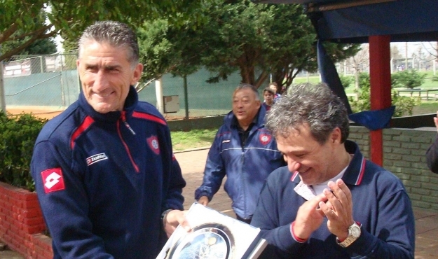 El tenis reconoció a Edgardo Bauza