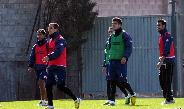 Entrenamiento y conferencia de Pizzi