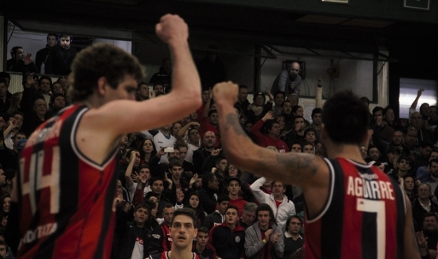 Ganó y lidera la serie