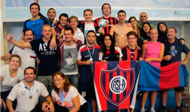 Sigue en lo más alto