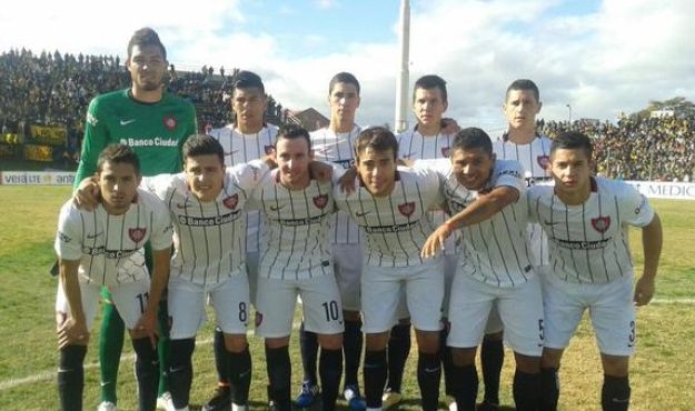 La reserva no pudo ante el último campeón uruguayo