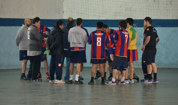 La tercera de caballeros sigue sumando