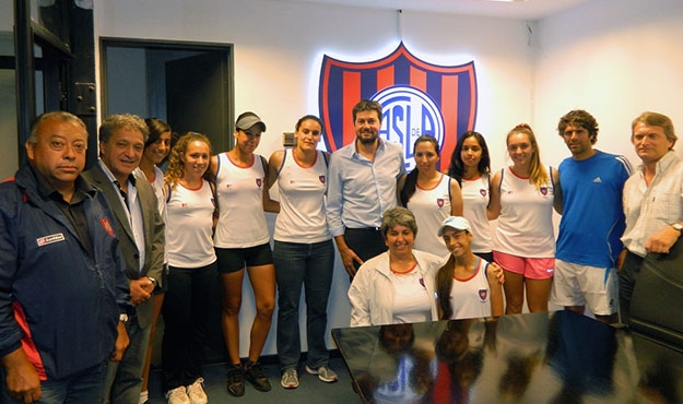 Lammens recibió a los exitosos equipos femeninos de tenis