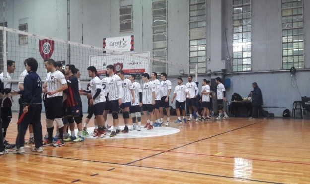 No pudo afuera de casa