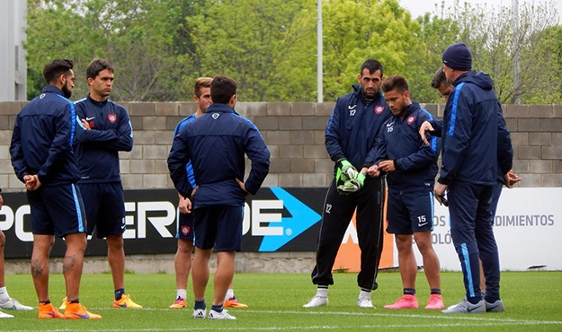 Ortigoza a la par del grupo