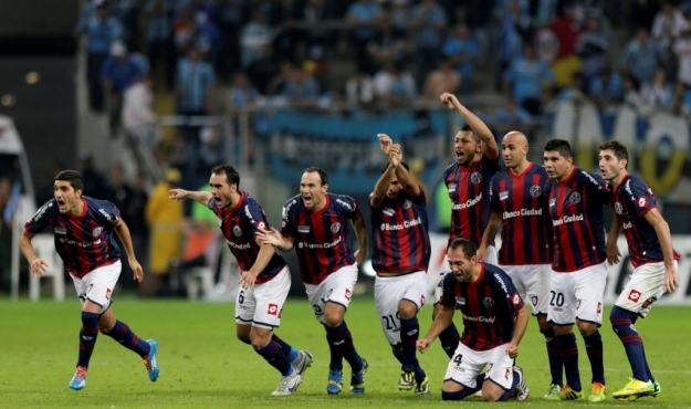 Penales, Torrico, victoria y cuartos