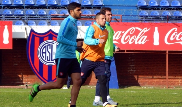 Ensayo de fútbol en el Pedro Bidegain