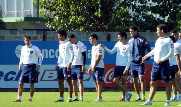 Práctica de fútbol pensando en el Rojo