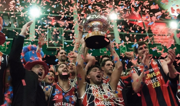 Retorno con vuelta olímpica