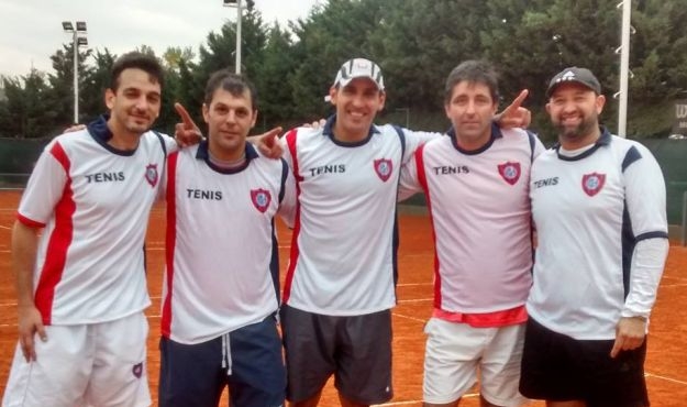 Se mantiene firme en la competencia