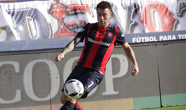 Se mide ante el líder