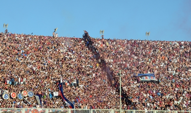Venta de entradas frente a Estudiantes