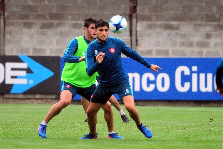 Fútbol bajo la lluvia