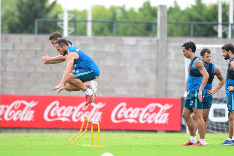 Circuito físico y práctica de fútbol