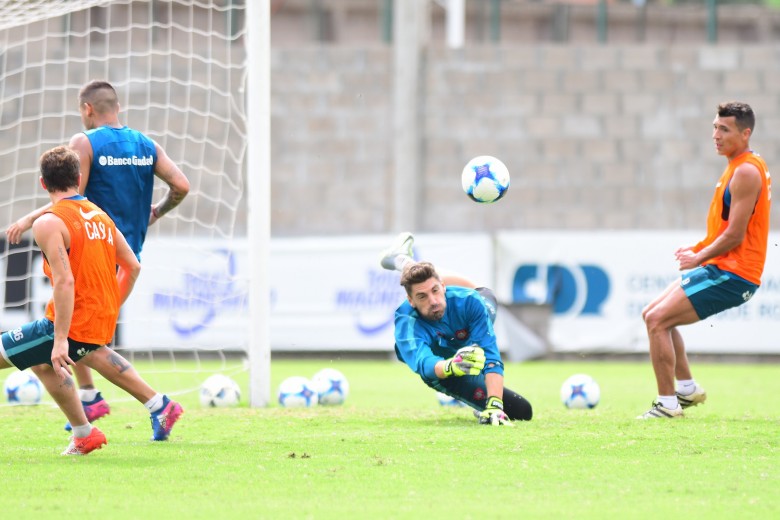 Fútbol reducido a la espera del Cervecero