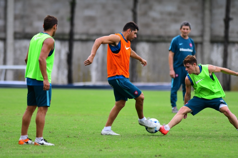 Ensayo de fútbol pensando en Tigre